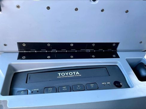 Used 2003 Toyota Sienna XLE image 34