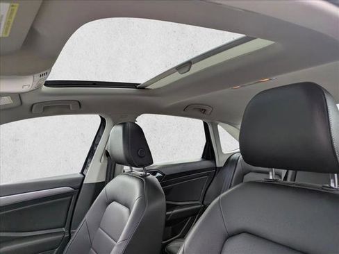 Used 2021 Volkswagen Jetta SE w/ SE Cold Weather Package FWD image 15