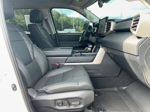 Used 2024 Toyota Tundra Limited AWD/4WD image 23