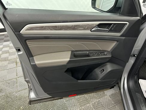 Used 2023 Volkswagen Atlas Cross Sport SE FWD image 11