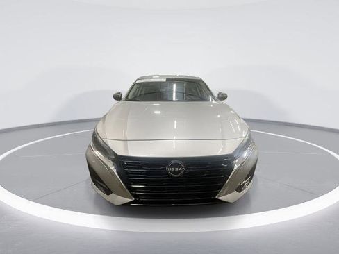 Certified 2024 Nissan Altima 2.5 SV image 3