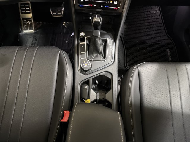 Certified 2024 Volkswagen Tiguan SE R-Line AWD/4WD image 33