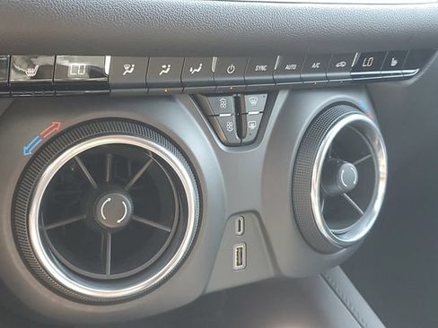 Used 2021 Chevrolet Blazer LT FWD image 27