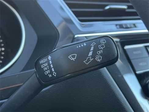 Used 2021 Volkswagen Tiguan S image 24
