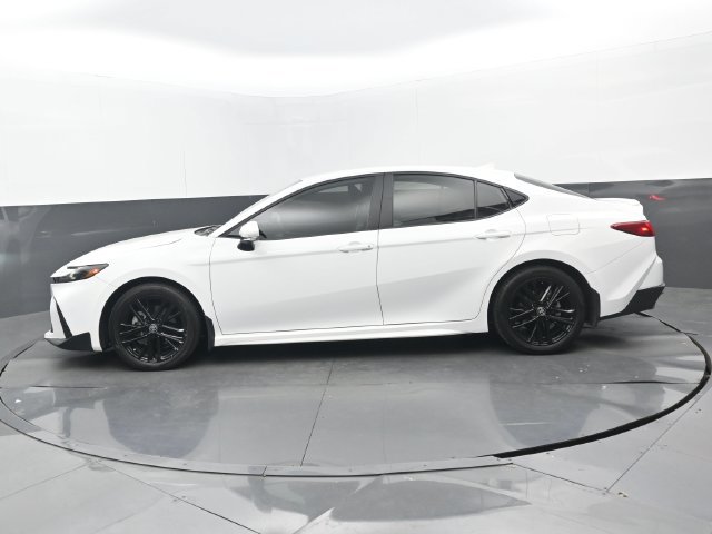 Used 2025 Toyota Camry SE FWD image 7