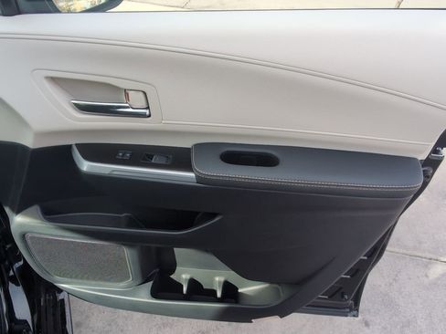 Used 2026 Toyota Sienna Limited image 29