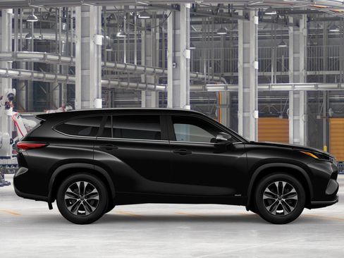 New 2026 Toyota Highlander XLE image 12