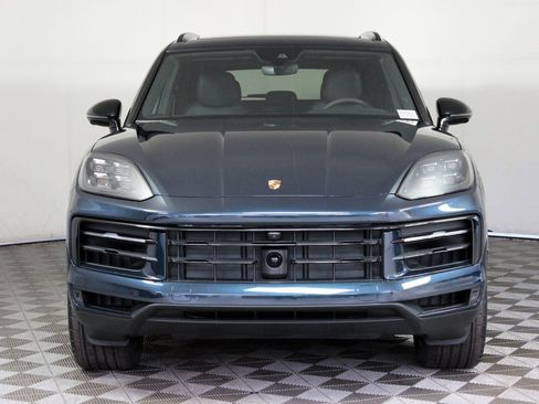 Certified 2025 Porsche Cayenne image 10