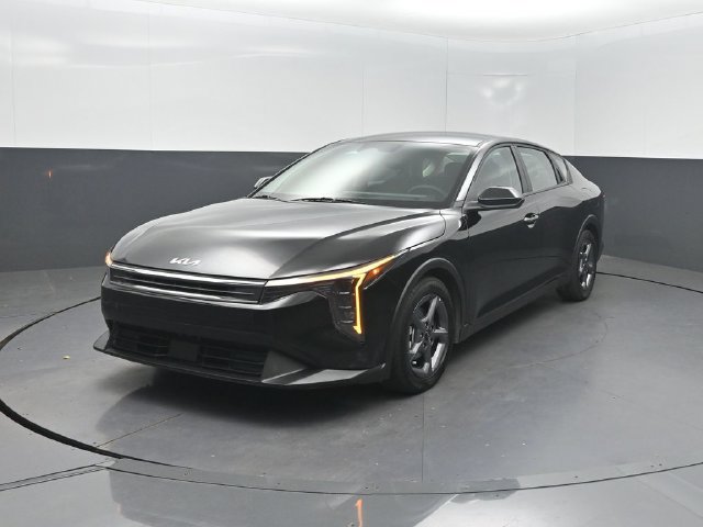Used 2025 Kia K4 FWD image 1