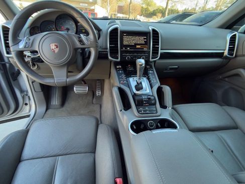 Used 2011 Porsche Cayenne S image 40