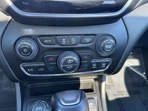 Used 2022 Jeep Cherokee Limited AWD/4WD image 14