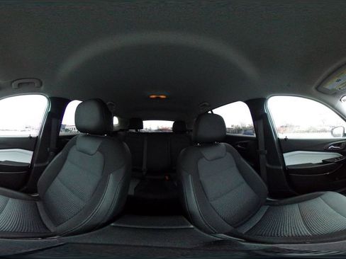 Used 2025 Chevrolet Trax LT FWD image 38