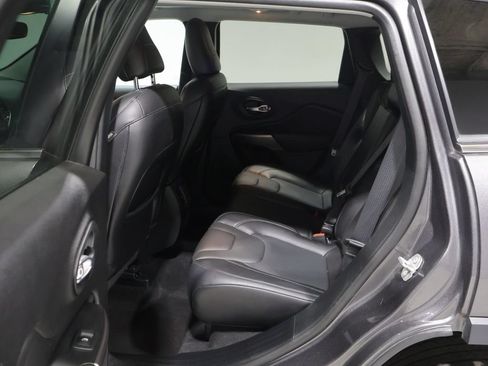 Used 2020 Jeep Cherokee Limited w/ Technology Group AWD/4WD image 18