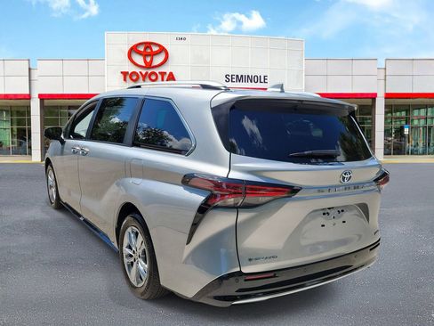 Used 2025 Toyota Sienna Limited AWD/4WD image 4
