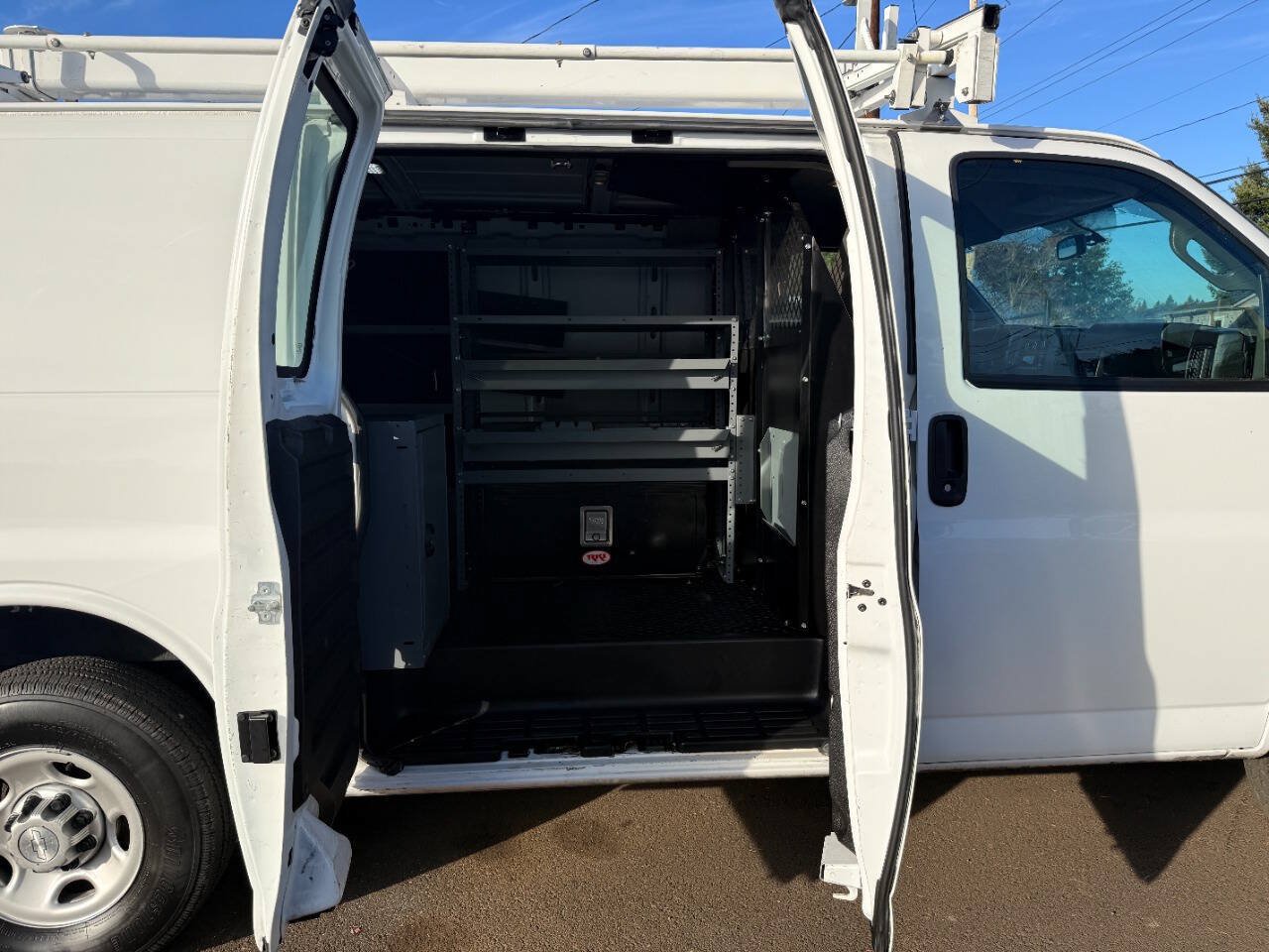 Used 2016 Chevrolet Express 2500 w/ Cold Climate Package RWD image 23