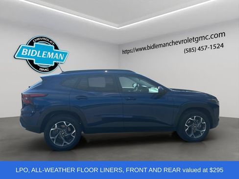 Used 2024 Chevrolet Trax LT w/ LT Convenience Package FWD image 9