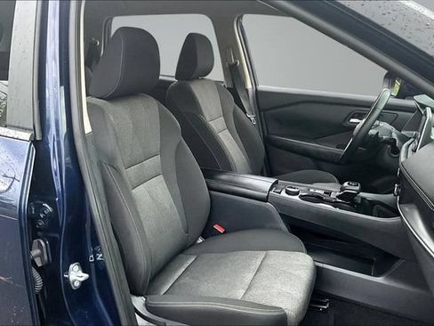 Used 2025 Nissan Rogue SV AWD/4WD image 28