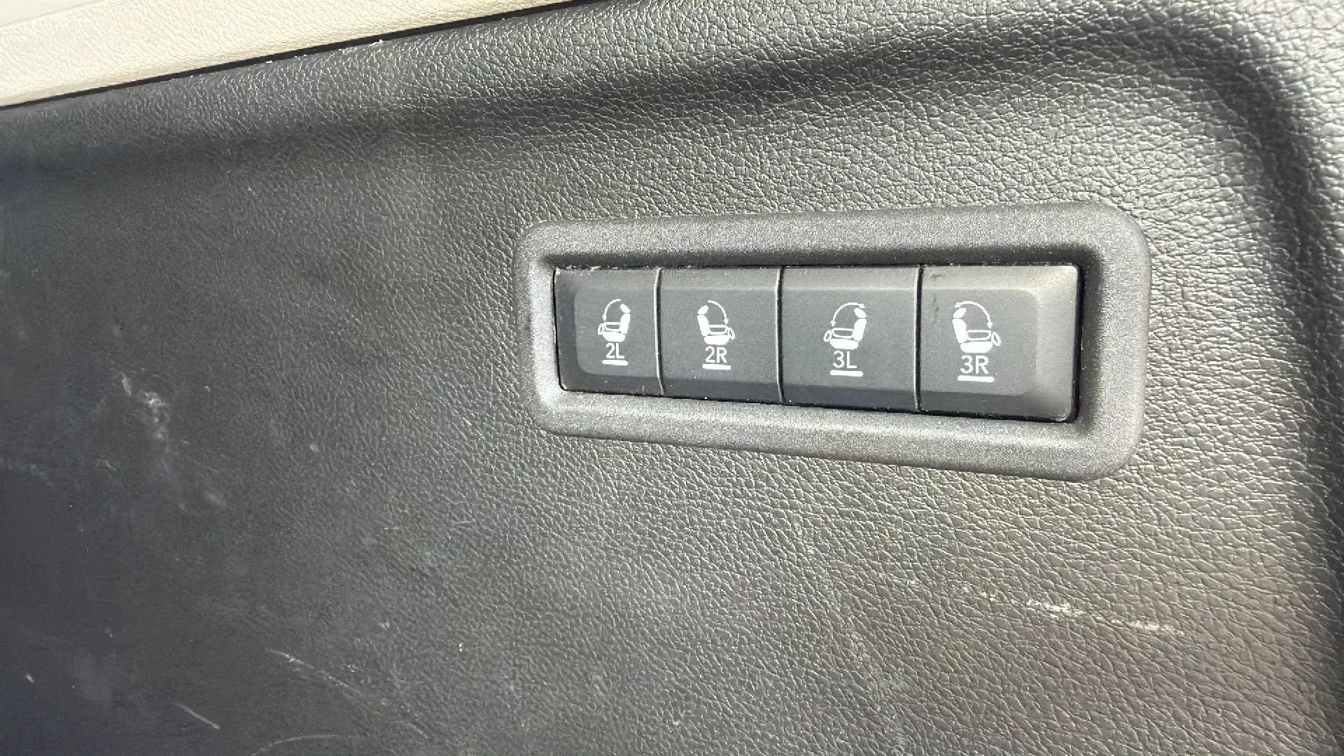Used 2024 Jeep Wagoneer L Series II w/ Flexible Seating Group RWD image 8