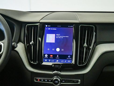 Certified 2025 Volvo XC60 B5 Plus AWD/4WD image 14