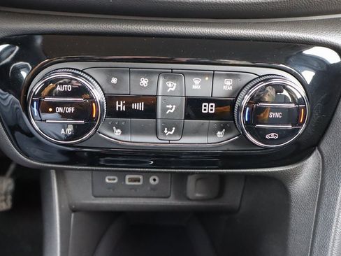 Used 2021 Buick Encore GX Select image 12