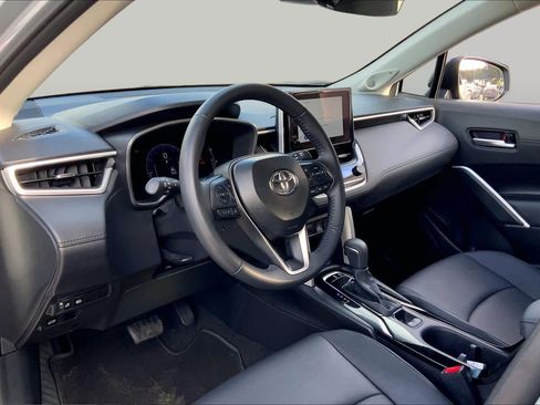 Used 2025 Toyota Corolla Cross XLE w/ Convenience Package FWD image 18