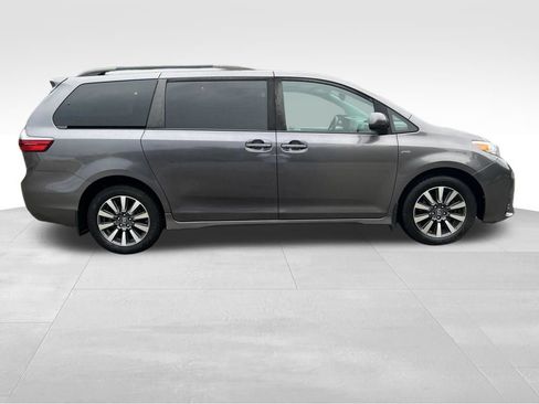 Used 2020 Toyota Sienna LE AWD/4WD image 5