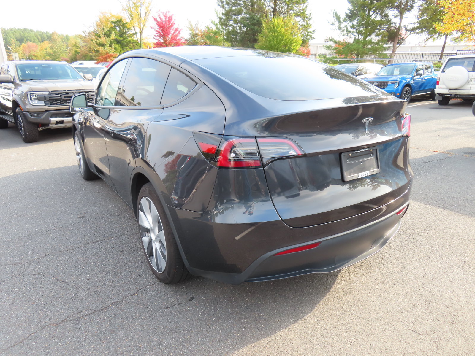 Used 2024 Tesla Model Y 2WD image 7