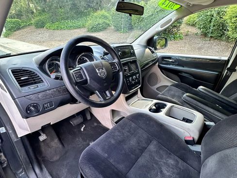 Used 2014 Dodge Grand Caravan SXT FWD image 11