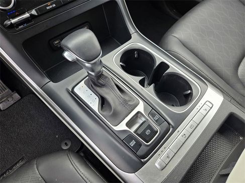 Used 2023 Kia Carnival LX image 25