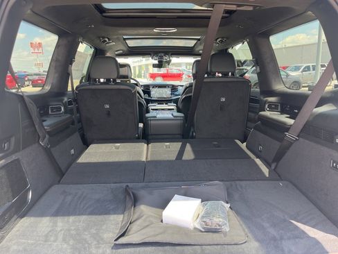 New 2024 Jeep Grand Wagoneer Series III w/ Rear Seat Video Group 1 image 39