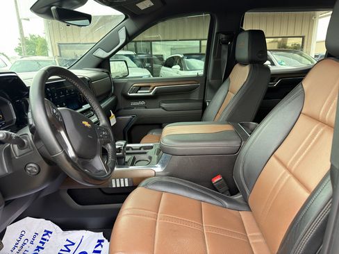Used 2024 Chevrolet Silverado 1500 High Country w/ Technology Package AWD/4WD image 17