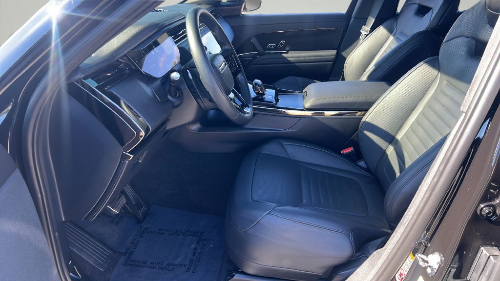 Used 2024 Land Rover Range Rover Sport AWD/4WD image 5