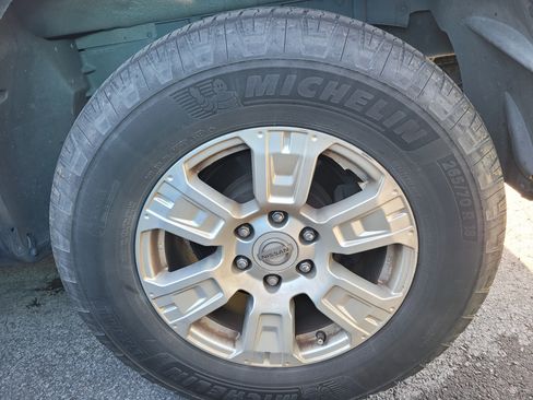 Used 2019 Nissan Titan SV RWD image 8