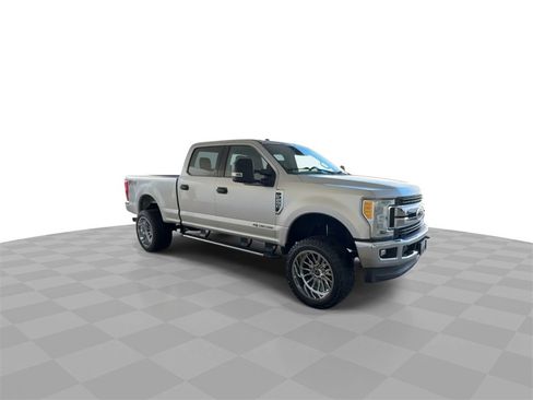 Used 2017 Ford F250 XLT w/ XLT Value Package image 2
