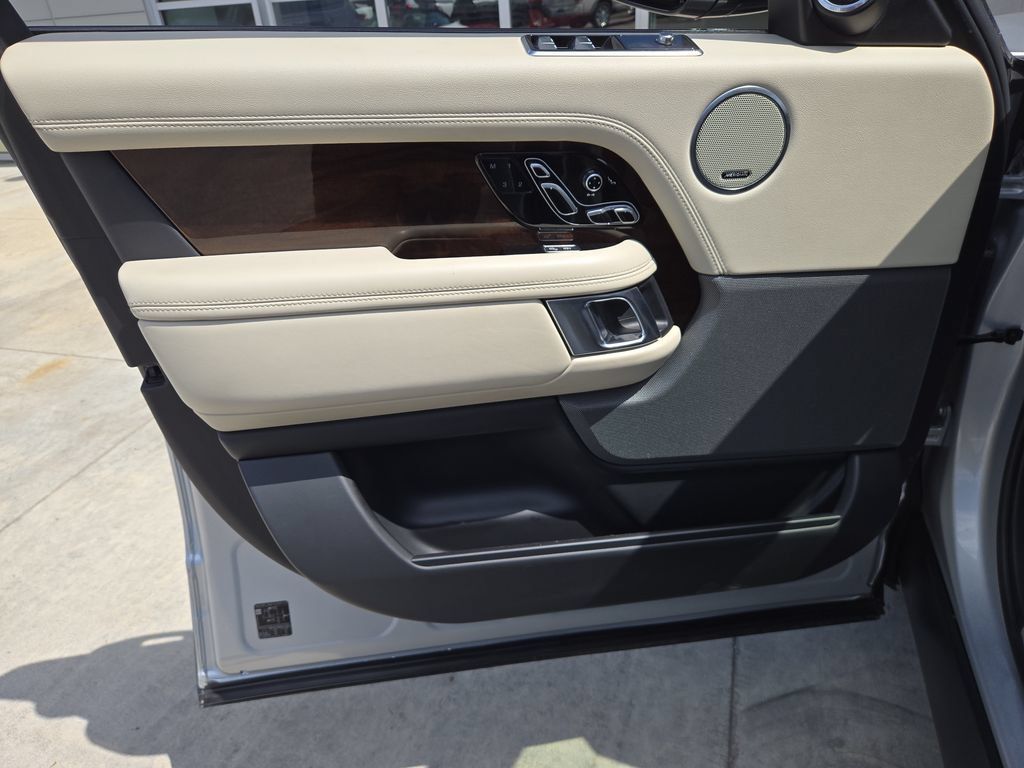 Used 2018 Land Rover Range Rover Supercharged AWD/4WD image 12