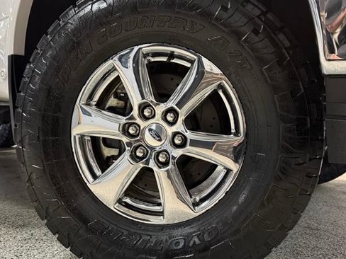 Used 2019 Ford F150 Lariat w/ Equipment Group 502A Luxury AWD/4WD image 8