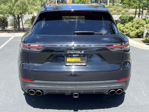 Used 2019 Porsche Cayenne S image 16