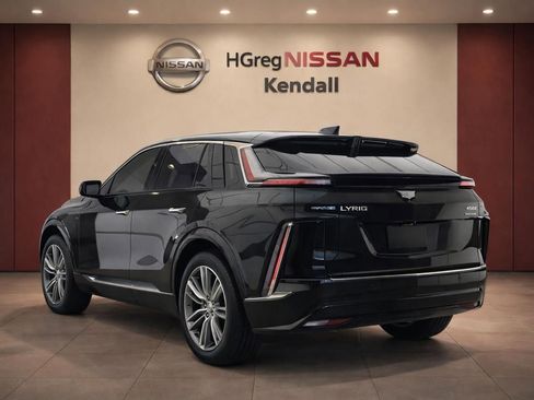 Used 2024 Cadillac Lyriq Tech RWD image 2