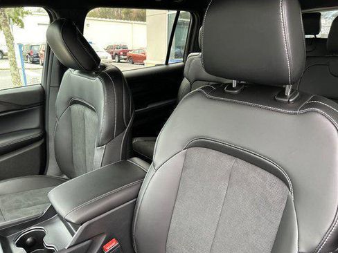 New 2025 Jeep Grand Cherokee L Laredo image 15