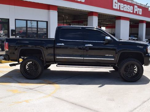 Used 2017 GMC Sierra 1500 Denali w/ Denali Ultimate Package image 3