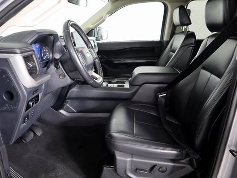 Used 2024 Ford Expedition XLT image 26