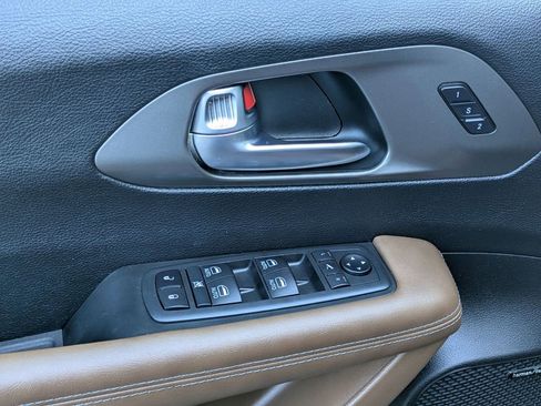 Used 2020 Chrysler Pacifica Limited w/ Advanced Safetytec Group image 25