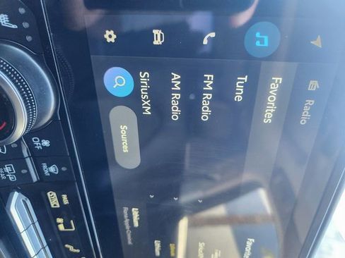 Used 2025 Toyota Highlander XLE image 26