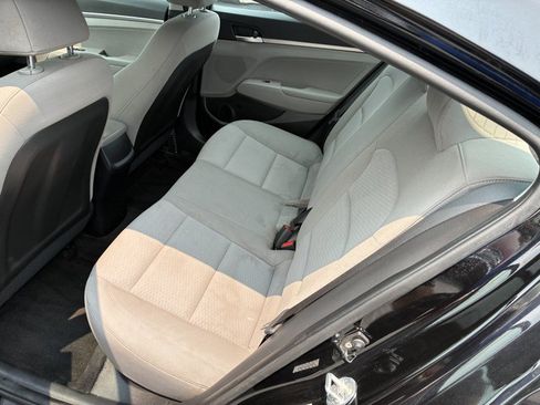 Used 2019 Hyundai Elantra SE FWD image 15