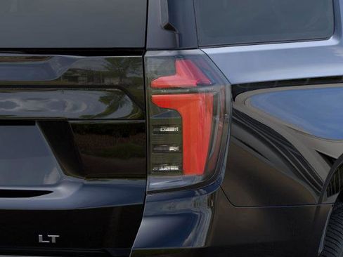 New 2026 Chevrolet Suburban LT image 11