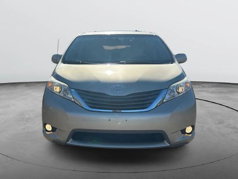 Used 2013 Toyota Sienna XLE w/ Entertainment Pkg FWD image 8