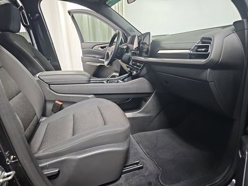 Used 2024 Chevrolet Traverse LT w/ Enhanced Driving Package AWD/4WD image 13