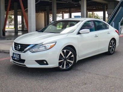 Used 2016 Nissan Altima 2.5 SR w/ LED Appearance Package