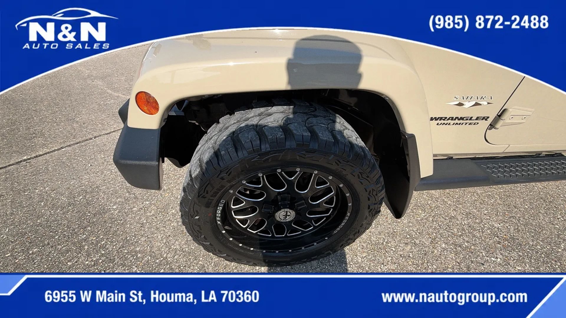 Used 2017 Jeep Wrangler Unlimited Sahara w/ Connectivity Group AWD/4WD image 10