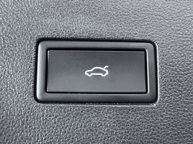 Certified 2026 Volkswagen Atlas SE FWD image 6